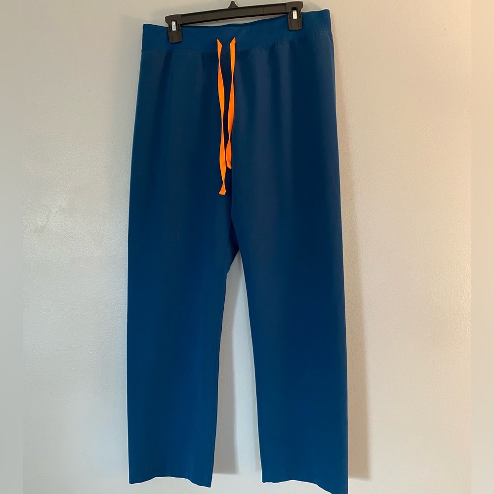 Figs Crub Set Catarina Top and Livingston Pants - Picture 3 of 3